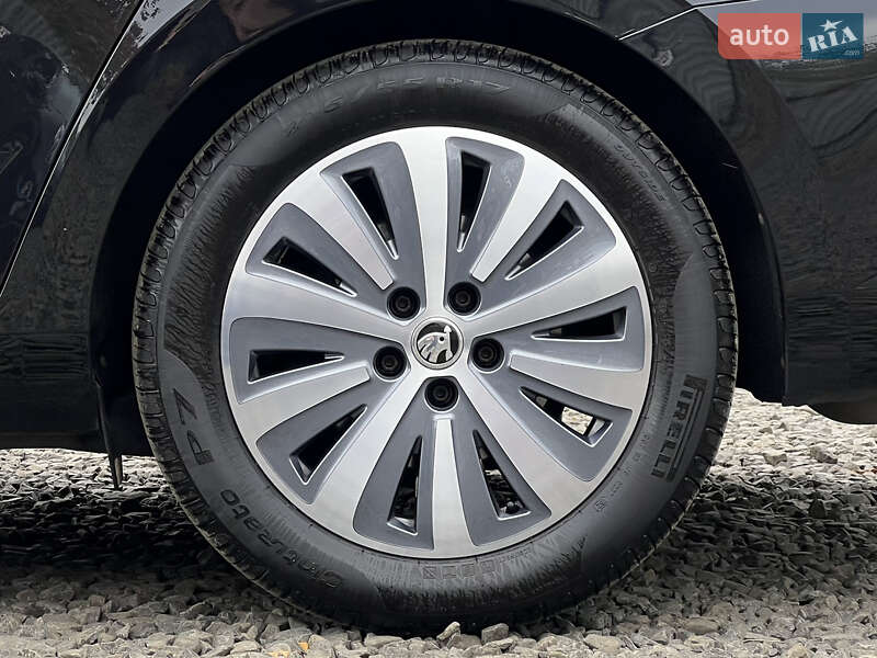 Универсал Skoda Superb 2021 в Луцке