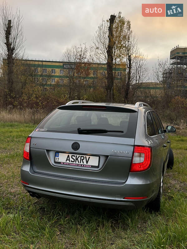 Универсал Skoda Superb 2011 в Староконстантинове