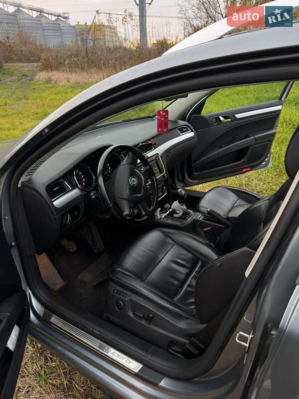 Универсал Skoda Superb 2011 в Староконстантинове