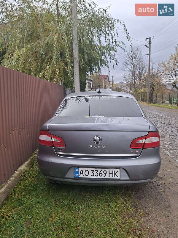 Лифтбек Skoda Superb 2009 в Иршаве