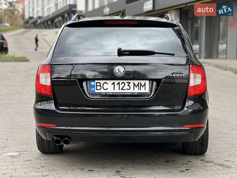 Универсал Skoda Superb 2012 в Новояворовске