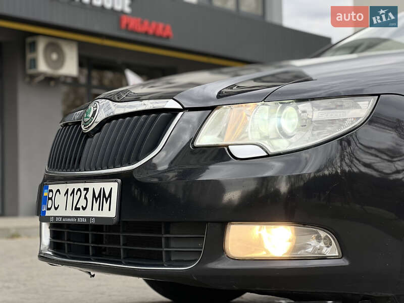 Универсал Skoda Superb 2012 в Новояворовске