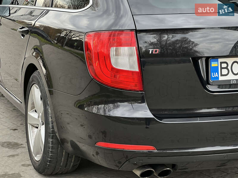 Универсал Skoda Superb 2012 в Новояворовске