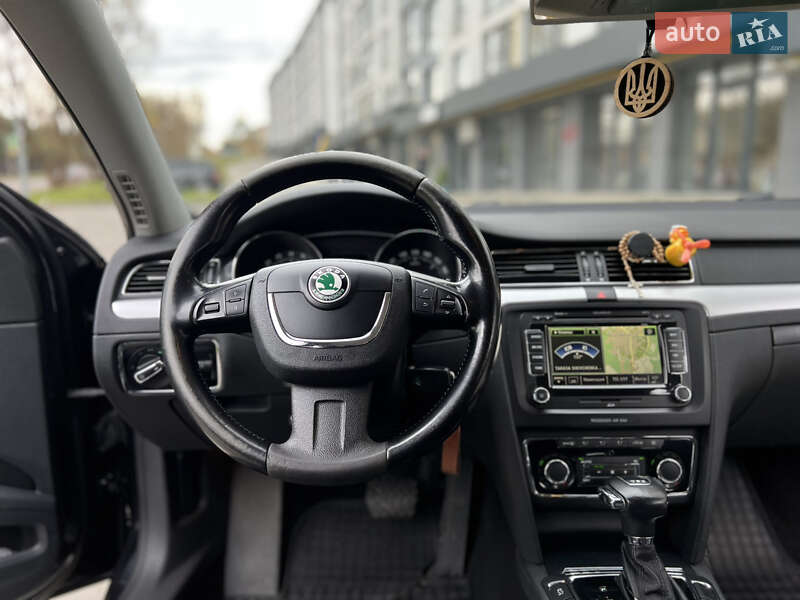 Универсал Skoda Superb 2012 в Новояворовске