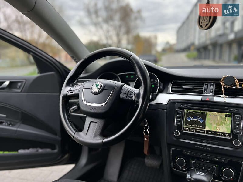 Универсал Skoda Superb 2012 в Новояворовске