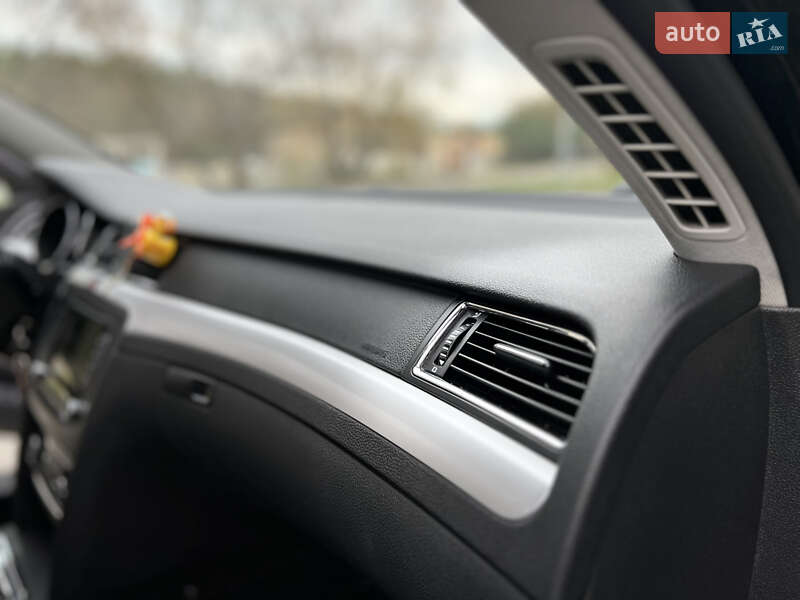 Универсал Skoda Superb 2012 в Новояворовске