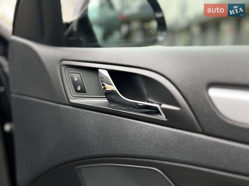 Универсал Skoda Superb 2012 в Новояворовске