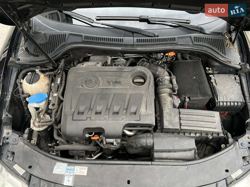 Универсал Skoda Superb 2012 в Новояворовске