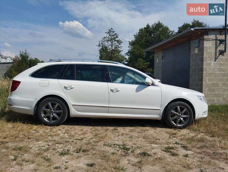 Универсал Skoda Superb 2010 в Долине