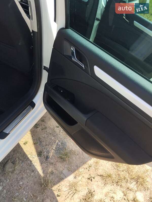 Универсал Skoda Superb 2010 в Долине