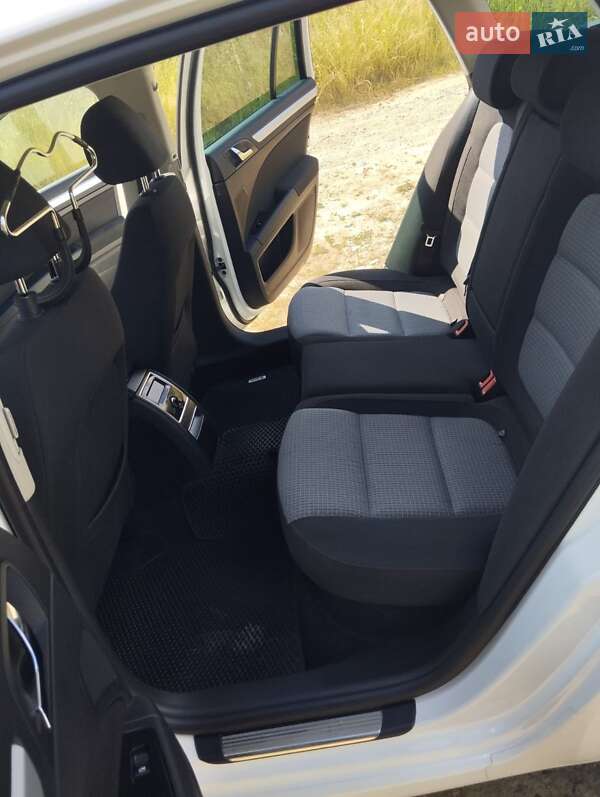 Универсал Skoda Superb 2010 в Долине