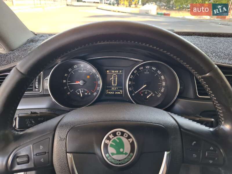 Универсал Skoda Superb 2011 в Николаеве