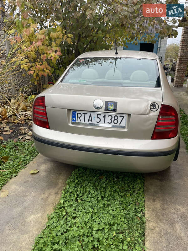 Лифтбек Skoda Superb 2004 в Здолбунове