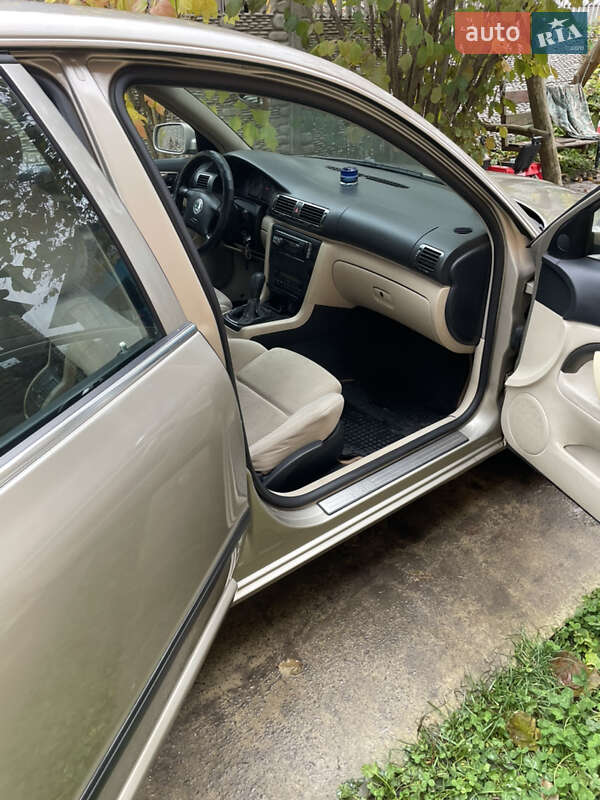 Лифтбек Skoda Superb 2004 в Здолбунове