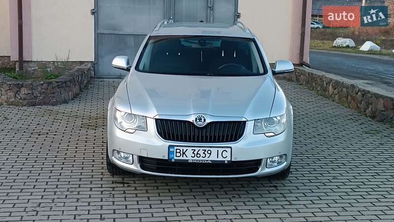 Універсал Skoda Superb 2011 в Сарнах