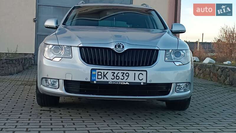 Універсал Skoda Superb 2011 в Сарнах