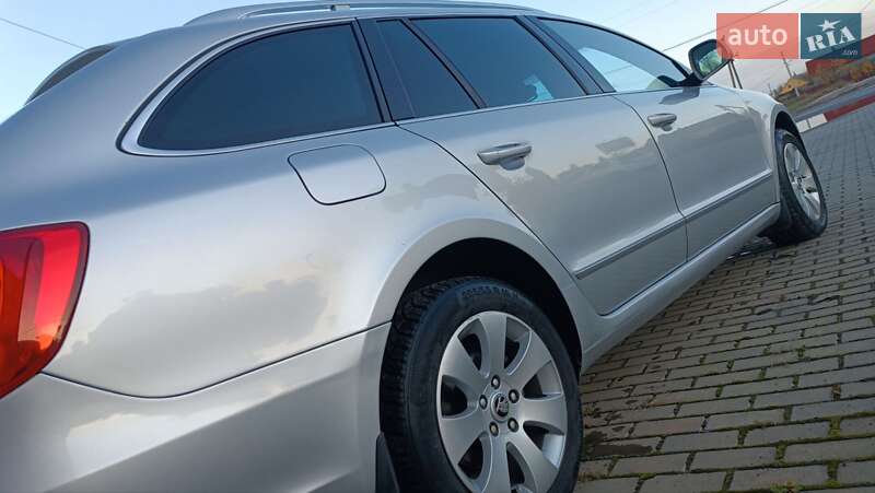 Універсал Skoda Superb 2011 в Сарнах
