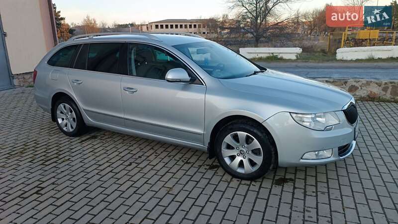 Універсал Skoda Superb 2011 в Сарнах