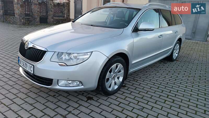 Універсал Skoda Superb 2011 в Сарнах