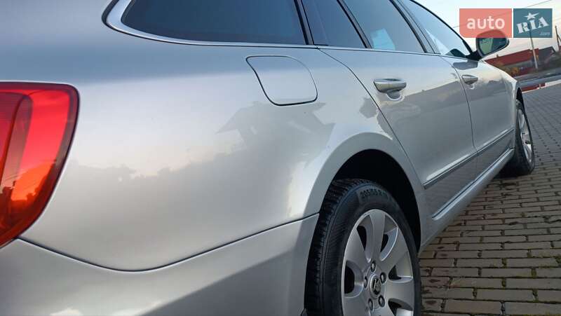 Універсал Skoda Superb 2011 в Сарнах