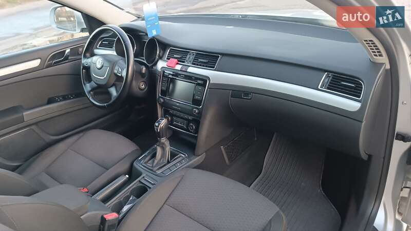 Універсал Skoda Superb 2011 в Сарнах