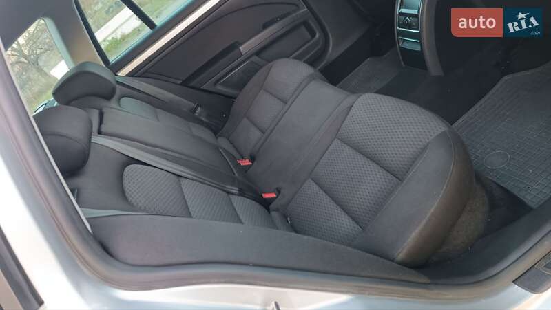 Універсал Skoda Superb 2011 в Сарнах