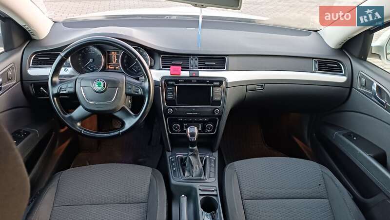 Універсал Skoda Superb 2011 в Сарнах