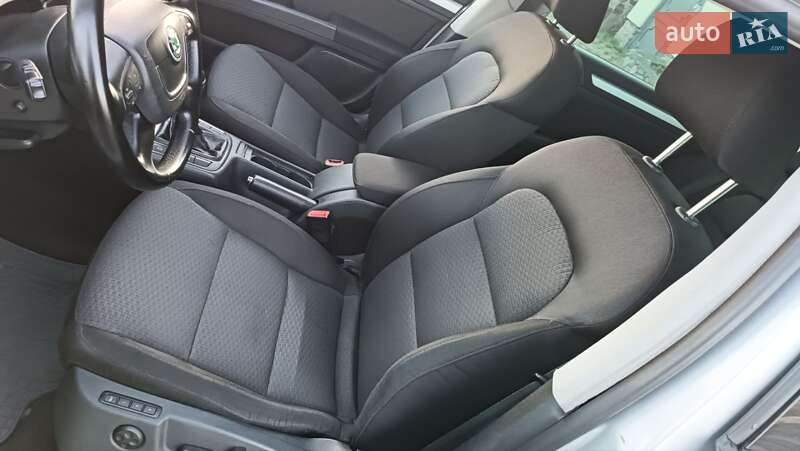 Універсал Skoda Superb 2011 в Сарнах