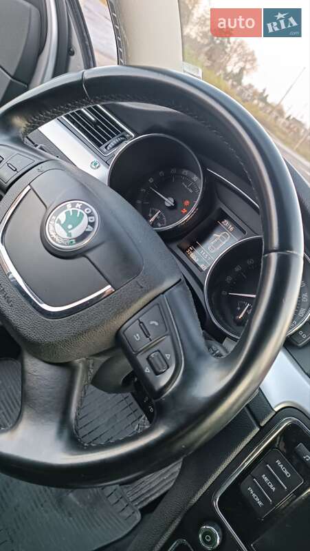 Універсал Skoda Superb 2011 в Сарнах