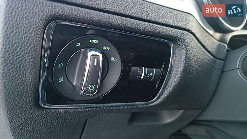 Універсал Skoda Superb 2011 в Сарнах