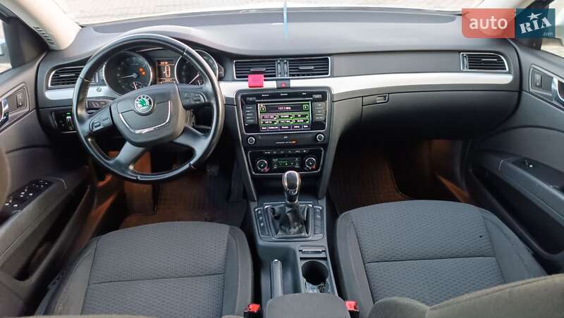Універсал Skoda Superb 2011 в Сарнах