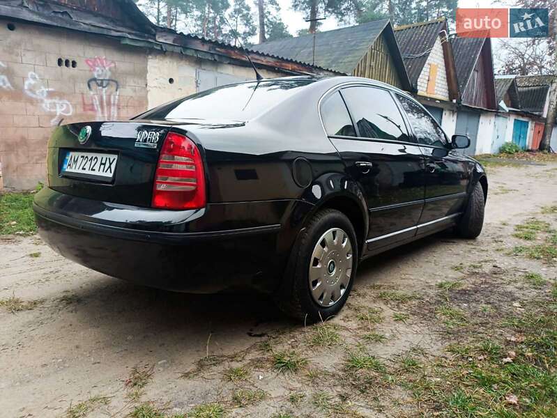 Лифтбек Skoda Superb 2004 в Житомире