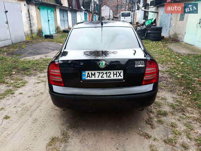 Лифтбек Skoda Superb 2004 в Житомире