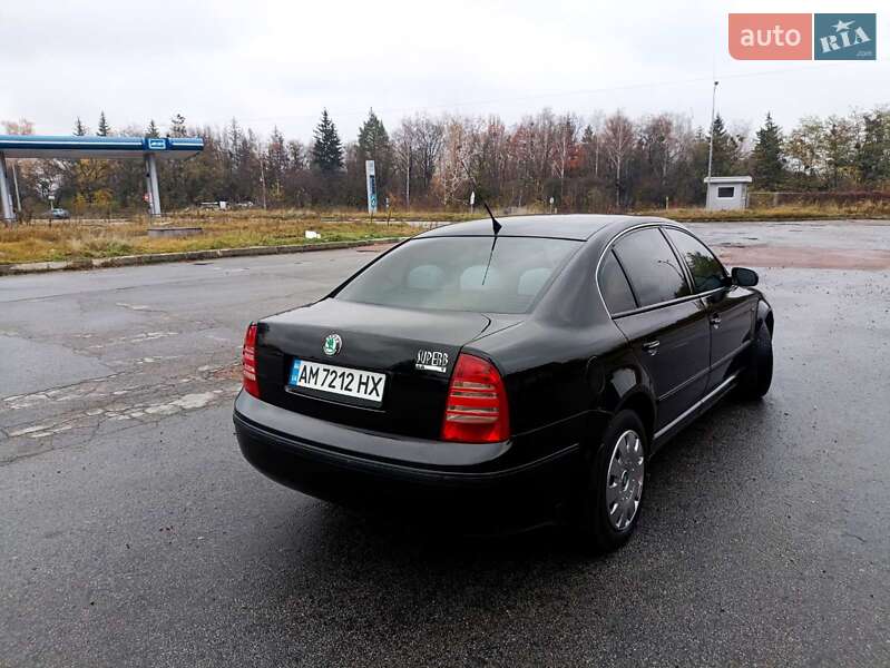 Лифтбек Skoda Superb 2004 в Житомире