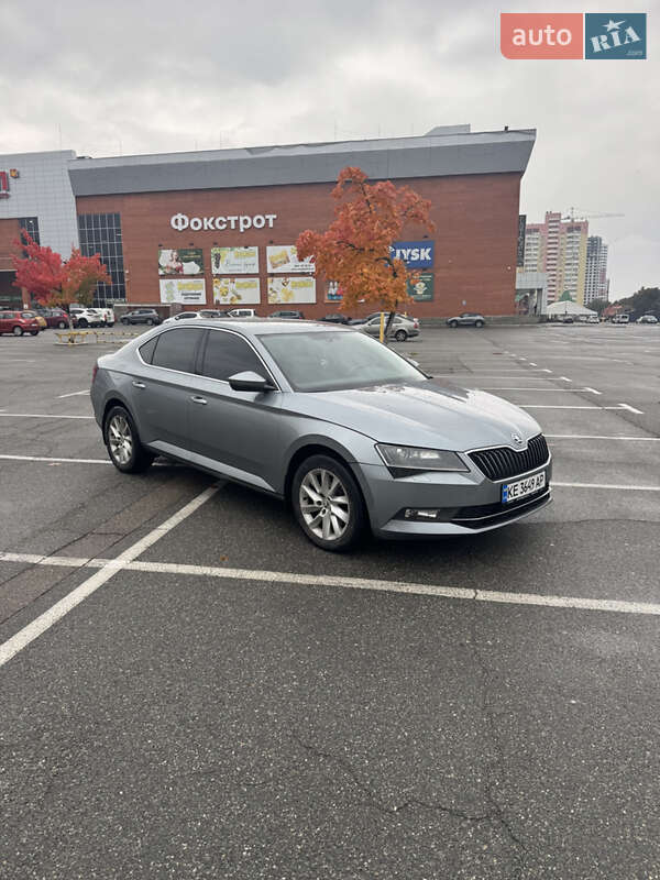 Лифтбек Skoda Superb 2016 в Киеве