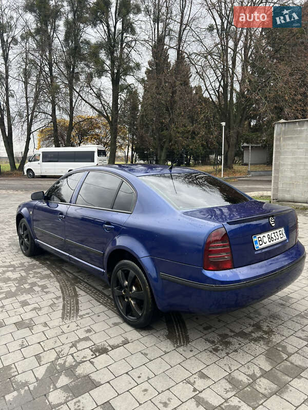 Лифтбек Skoda Superb 2003 в Львове