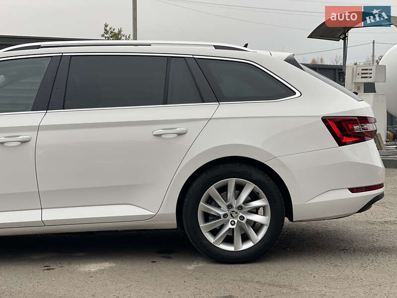 Универсал Skoda Superb 2016 в Радивилове