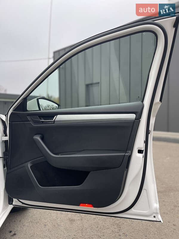 Универсал Skoda Superb 2016 в Радивилове