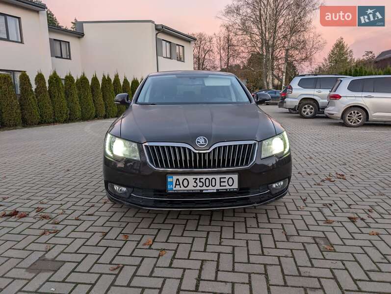 Лифтбек Skoda Superb 2013 в Тячеве