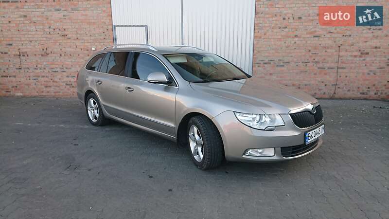 Универсал Skoda Superb 2011 в Сарнах
