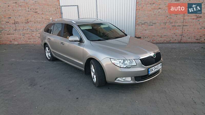 Универсал Skoda Superb 2011 в Сарнах