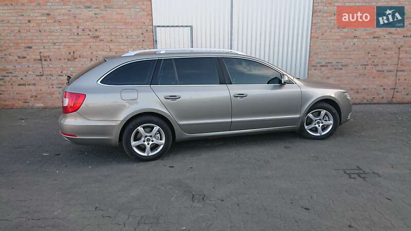 Универсал Skoda Superb 2011 в Сарнах