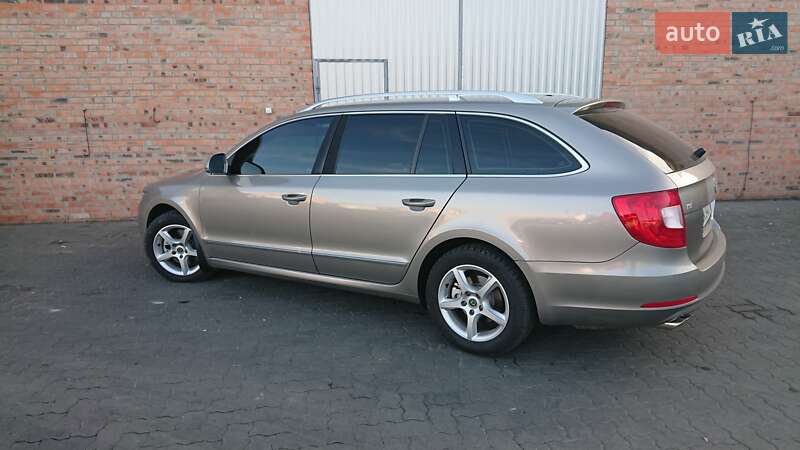 Универсал Skoda Superb 2011 в Сарнах