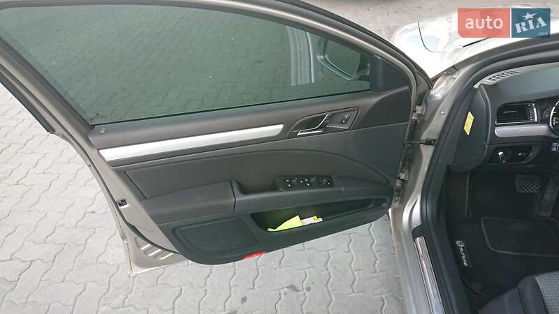 Универсал Skoda Superb 2011 в Сарнах