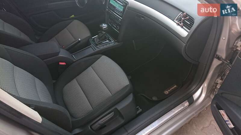 Универсал Skoda Superb 2011 в Сарнах