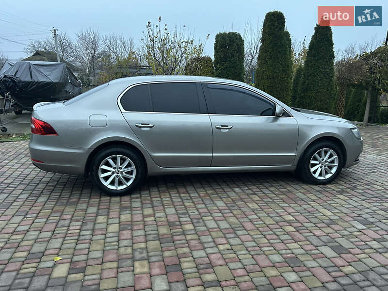 Лифтбек Skoda Superb 2013 в Хороле
