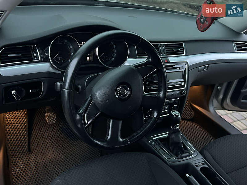 Лифтбек Skoda Superb 2013 в Хороле