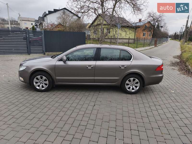 Лифтбек Skoda Superb 2012 в Львове