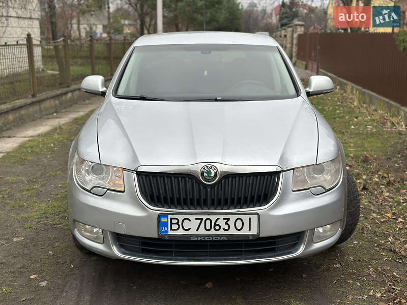 Лифтбек Skoda Superb 2008 в Жовкве