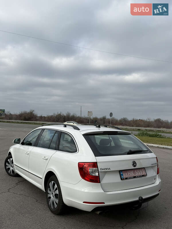 Універсал Skoda Superb 2014 в Дніпрі